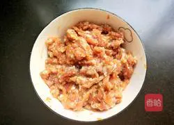 Illustration of how to stir-fry minced meat with chives and moss 11