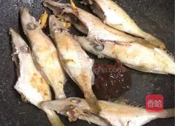 Cantonese style - Illustration of Braised Braised Fish with Soybean Sauce 4