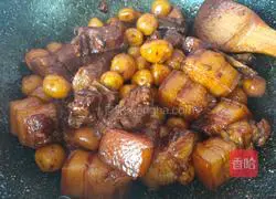 Illustration of how to cook pork with small potatoes 8