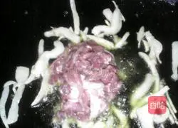 Illustration of how to make stir-fried meat with garlic moss 5
