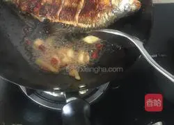 Illustration of how to make Wuchang fish braised with rock sugar 7