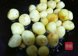 Illustration of how to make sauced potatoes 6