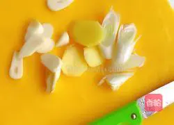 Illustration of how to make dry-fried yellow croaker 2