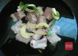 Illustration of how to make steamed pork ribs and taro 1