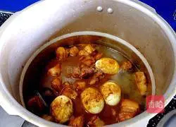 Illustration of how to cook pork with tiger skin eggs 23