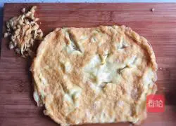 Illustration of how to make shrimp and mushroom egg rolls 8