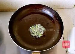 How to stir-fry eggs with garlic moss Illustration 4