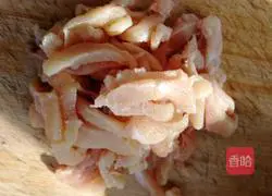 Illustration of how to make pickled cabbage, vermicelli and meat 3