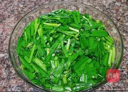 Illustration of how to stir-fry pork liver with leeks 5