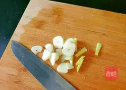 Illustration of how to make fried beef tendon with celery 6