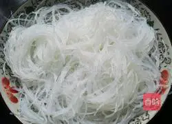 An illustration of how ants climb a tree 1