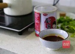 Illustration of how to cook hairy crabs with green onion meat segments 5