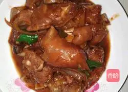 Illustration of how to cook pork trotters with Laba garlic 7