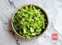 Illustration of how to make minced pork and celery 1