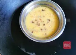 Illustration of how to make steamed eggs with dried shrimps and mushrooms 5