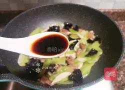 Illustration of how to make stir-fried beef with lettuce and yam 13