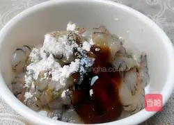 Recipe for stir-fried shrimps with celery Illustration 3