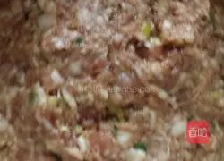 Illustration of how to make fried pork balls 3