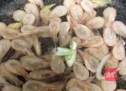 Small salt water Illustration of how to make white shrimp 6