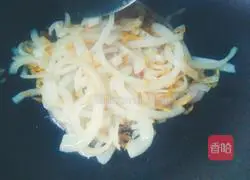 Illustration of how to make shrimp skin and onion shreds 4