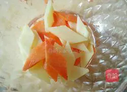 Illustration of how to open a peacock's tail 4