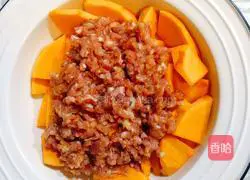Illustration of how to steam minced meat and pumpkin 4