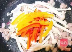 Illustration of how to make fried pork with seafood mushrooms 6