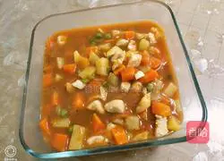 Illustration of how to make colorful diced tomato sauce 4