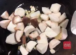 Illustration of how to cook pork ribs with taro and shiitake mushrooms 2