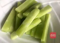 Illustration of how to make osmanthus honey jade strips 3