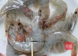 Illustration of how to make fried lettuce and shrimps 4