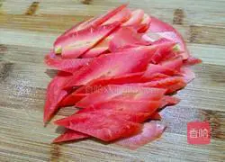 Illustration of how to make stir-fried sausages with lettuce, ginger, carrots 5