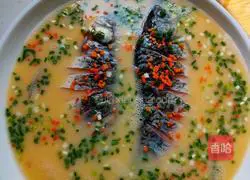 Illustration of how to make crucian carp stewed eggs 5