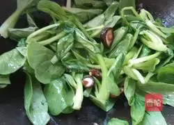 Illustration of how to make mushrooms, shrimps, rice and green vegetables 6