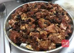 Illustration of how to make taro steamed pork ribs 1