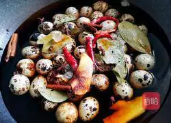 Illustration of how to make spiced braised quail eggs 11