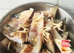 Steamed Illustration of how to make dried golden pomfret 3