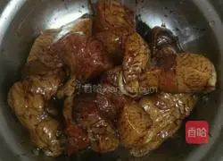 Illustration of how to make potato stewed pork belly 2