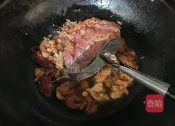 Illustration of how to make fried fish noodles with shredded pork 7