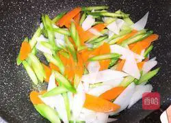 Illustration of how to cook asparagus, carrots and yam 7