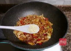 Illustration of how to make ginger-fried duck shreds 12