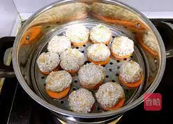 Illustration of how to make krill and pork glutinous rice balls 6