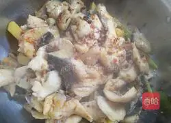 Illustration of how to make spicy boiled fish 6