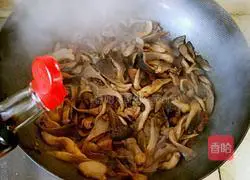 Illustration of how to make fried mushrooms with sliced ​​meat 10