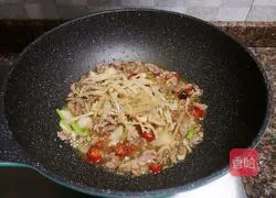 Illustration of how to make ginger-fried duck shreds 9