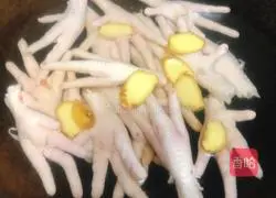 Illustration of braised chicken feet 3