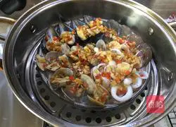 Illustration of how to steam small seafood 13