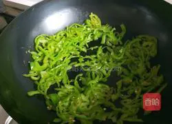Illustration of how to make scrambled eggs with shredded pepper 10