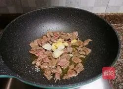 Illustration of how to make stir-fried beef with lettuce and yam 10