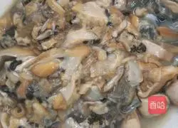 Illustration of how to make garlic vermicelli mussels 2